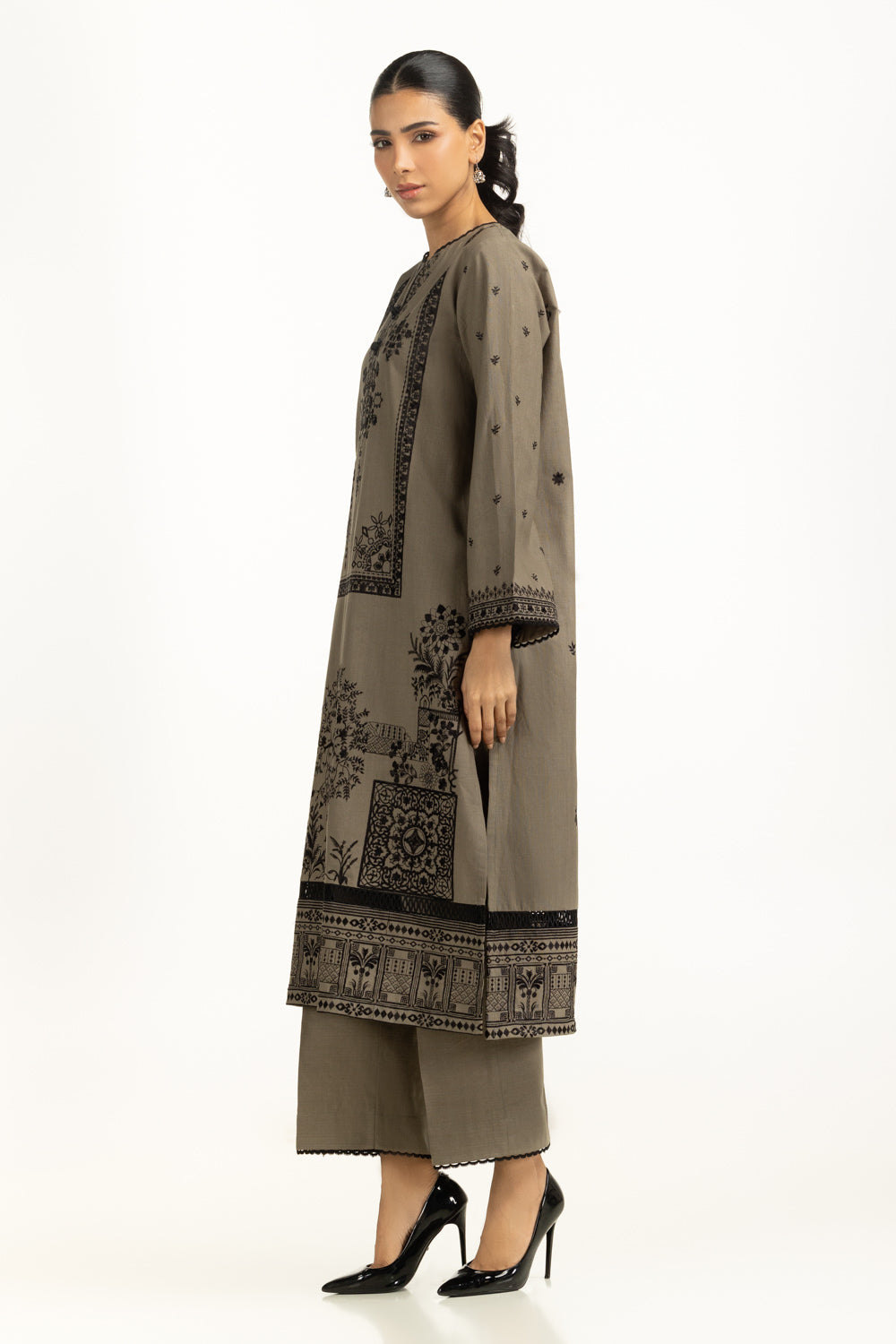 ZT-0002 Khaddar Embroidered Co-Ord Set IUSTTS-1187